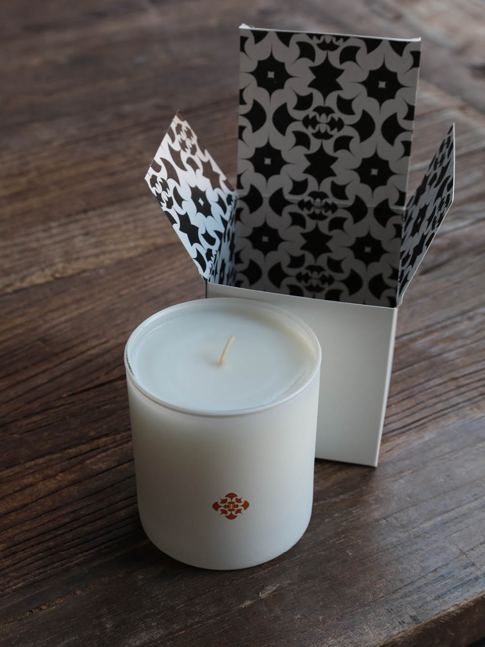 Tighemi Signature Sandalwood and Cardamom Scented Candle